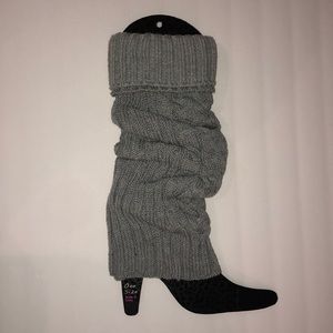 Light grey leg warmers